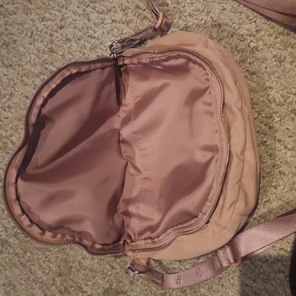 Lululemon pink purse - Picture 8 of 8
